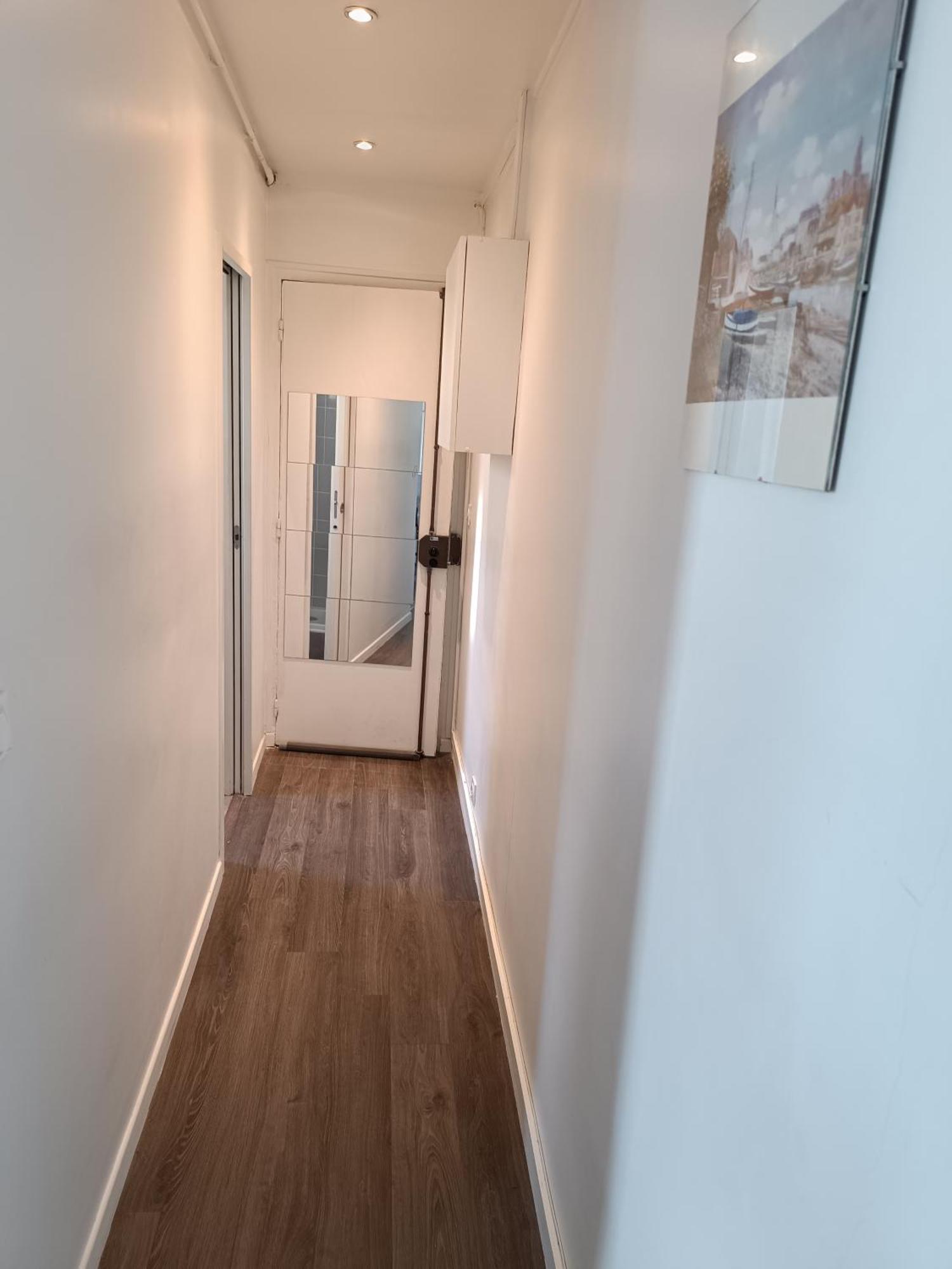 Buttes Chaumont Apartment Paris